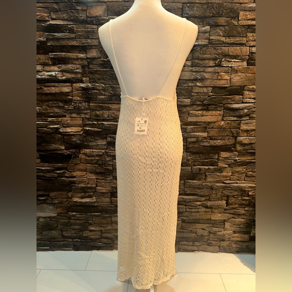 Zara Elegant Cream Lace Dress - Picture 3 of 5